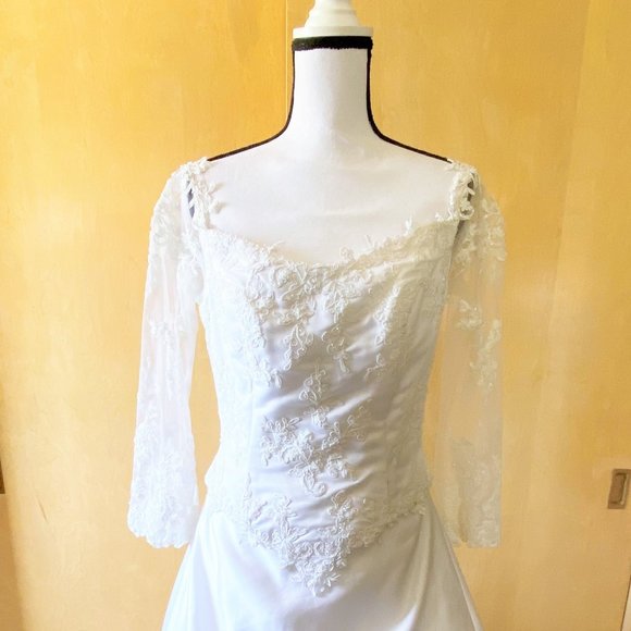 NWT Sz 12 Venus White Long Sleeve Satin Wedding - Picture 2 of 10